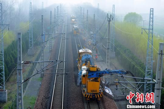 陇海铁路线集中修千余公里机械施工确保安全