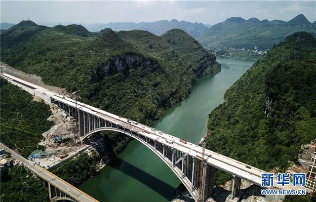 （经济）（2）贵州织普高速夜郎湖特大桥全线贯通