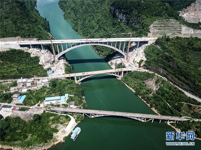 （经济）（3）贵州织普高速夜郎湖特大桥全线贯通