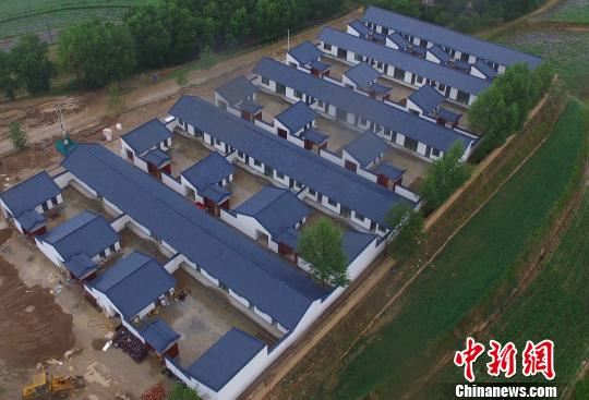 甘肃榆中农户“监工”建造搬迁房享受城市智能化生活