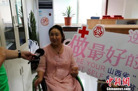 2011年，山西省红十字会提供的一台电脑、一万元创业基金，为郭云霞开启了新的人生。　王斌 摄