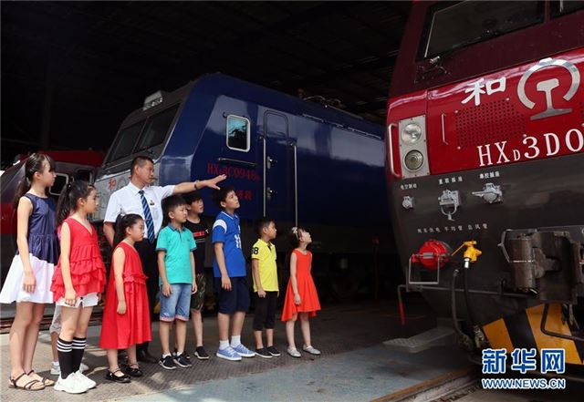 （社会）（1）济南：小学生感受铁路发展