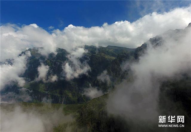 （新华视界）（7）云南东川：雄奇壮观的牯牛山