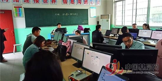 弋阳县机器人操作教师培训在弋江镇第二小学举行
