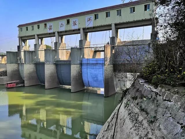 韶山灌区洋潭引水枢纽启闭设备更换及闸门维修项目竣工蓄水