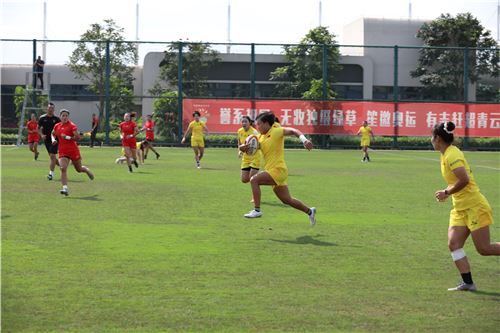 画家黄建南先生赞助奥运备战中国女子橄榄球队